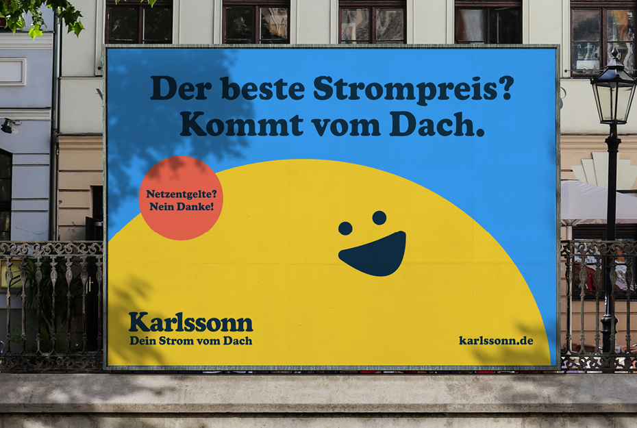 Werbeplakat Karlssonn.de in einer Straße